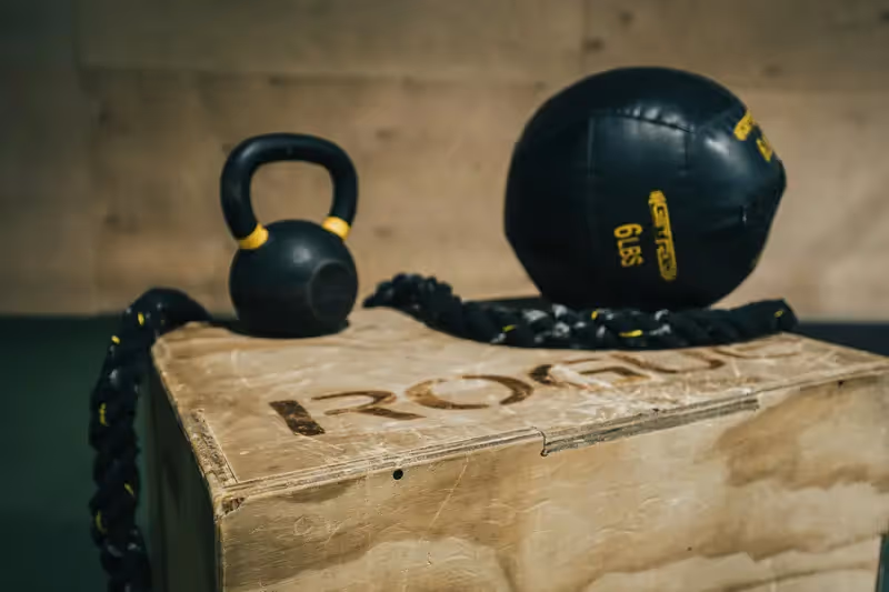 Une dumbbell sur une box